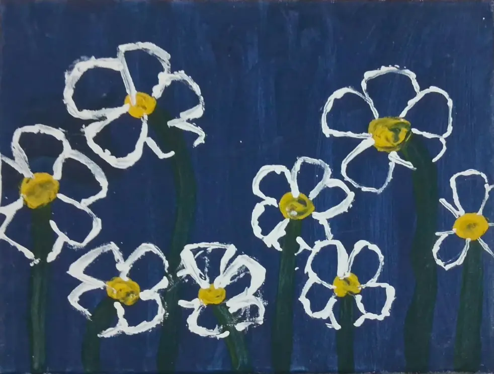 Flores de contorno branco e miolos amarelos sobre fundo azul-escuro.